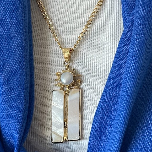 Mother of Pearl Earring and Necklace Set | NWT - Picture 10 of 13